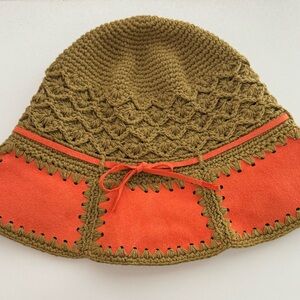 Vintage new brown crochet cloche bucket hat with orange suede details bow
